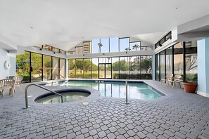 Indoor pool, outdoor pool - CLOSE TO UNIVERSAL and International drive, 2 bedroom king suite with parking (Orlando)