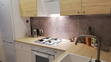 Cookware/dishes/utensils