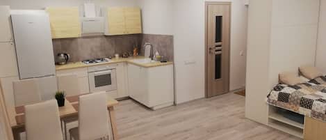 Cookware/dishes/utensils