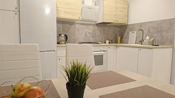 Cookware/dishes/utensils