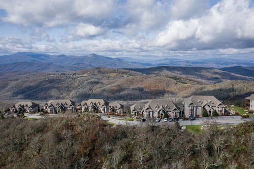 BEAR PAUSE atemberaubende Aussicht auf die Berge auf dem Sugar Mountain, nur wenige Minuten von Banner Elk entfernt