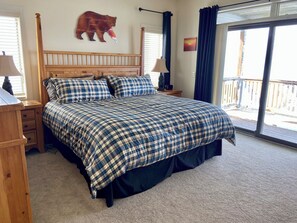3 bedrooms, desk, iron/ironing board, free WiFi