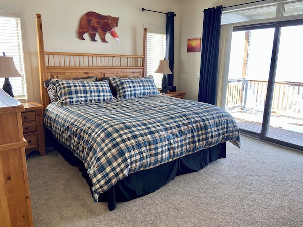 3 bedrooms, desk, iron/ironing board, free WiFi
