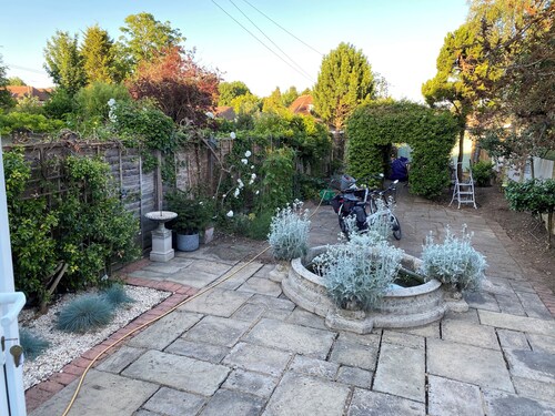 Fabulous house on the river Thames riverside, near Windsor, Heathrow and London