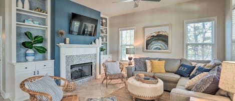 TV, peis, DVD-spiller og bøker