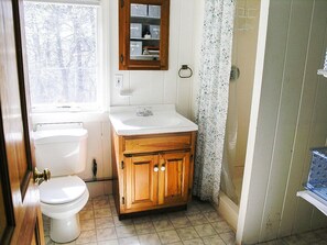 Cottage, 1 Queen Bed, Patio, Garden View | Bathroom - 10 Squanto Drive - One Bedroom House (Chatham)