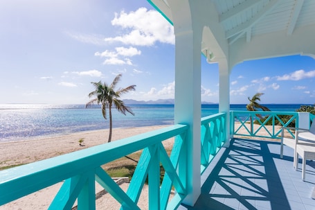 Terrasse/Patio. Coralito Bay Suites & Villas