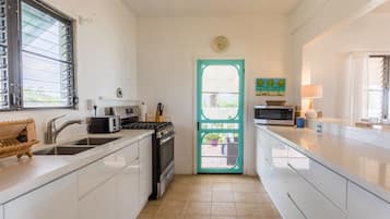Seaview Cottage | 私人厨房 | 大冰箱、微波炉、烤箱、炉灶