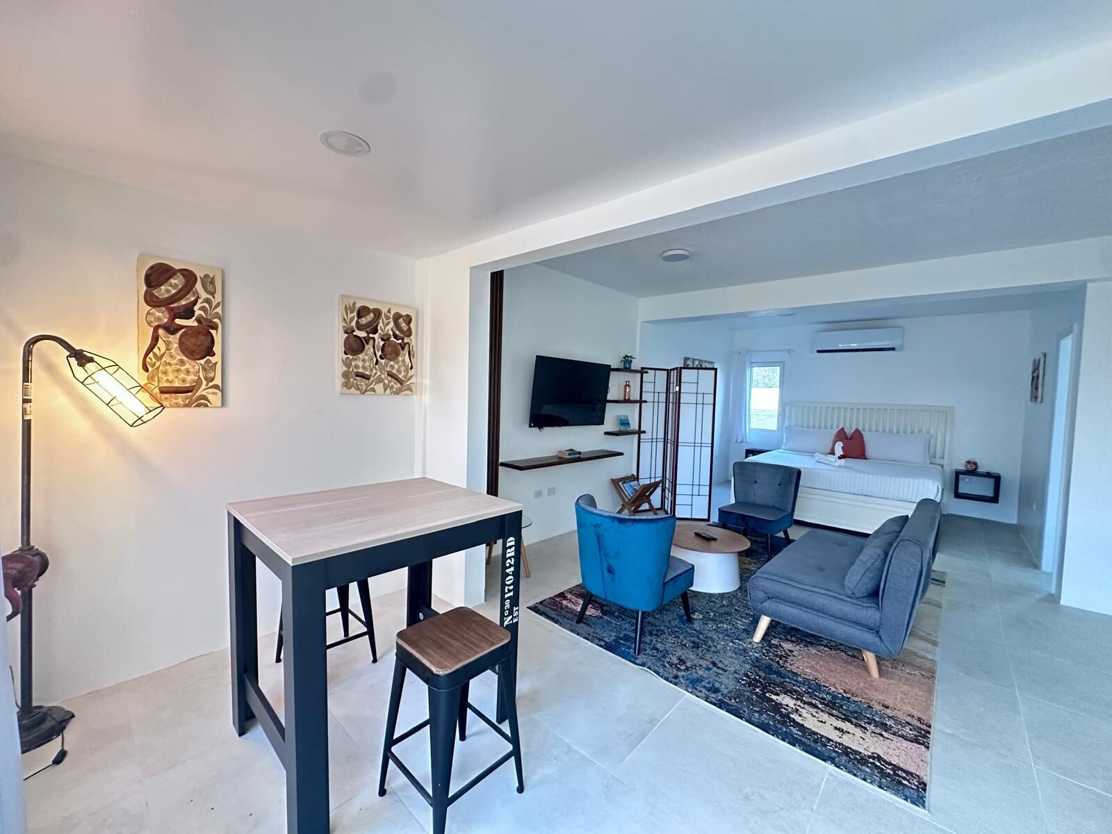 Suite estudio, 1 cama King size y sofá cama, vista al jardín, junto a la playa | Caja de seguridad en la habitación y decoración personalizada 