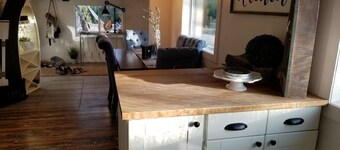 Ghost Country Cottage 