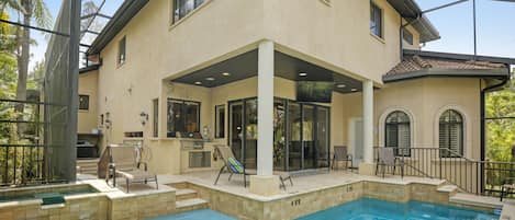 حمّام سباحة خارجي، حمّام سباحة مُدفَّأ