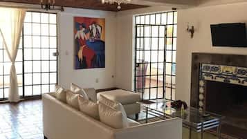 Apartment with Terrace | Living room | 27-inch Smart TV with digital channels, TV