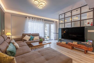 Elegant apartment ideal for families at 15min from Alhambra. 3 bathrooms, optional parking.