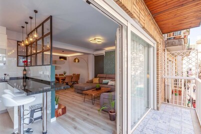Elegant apartment ideal for families at 15min from Alhambra. 3 bathrooms, optional parking.