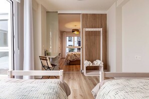 3 bedrooms, iron/ironing board, travel crib, free WiFi - Elegant apartment ideal for families at 15min from Alhambra. 3 bathrooms, optional parking. (Granada)