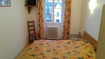 Double Room | Soundproofing, free WiFi, individually decorated, individually furnished