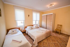 مكتب وتجهيزات عازلة للصوت ومكواة/لوح كي وواي فاي مجانًا