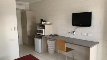 Comfort Room | Iron/ironing board, free WiFi, bed sheets