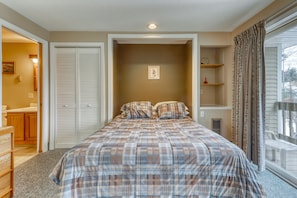 1 bedroom, WiFi, bed sheets - Condo with WiFi, private beach, full kitchen, & outdoor pool (Gilford)