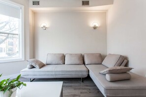 Smart TV, Netflix, streaming services