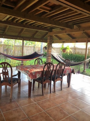 Deluxe Villa | Dining room