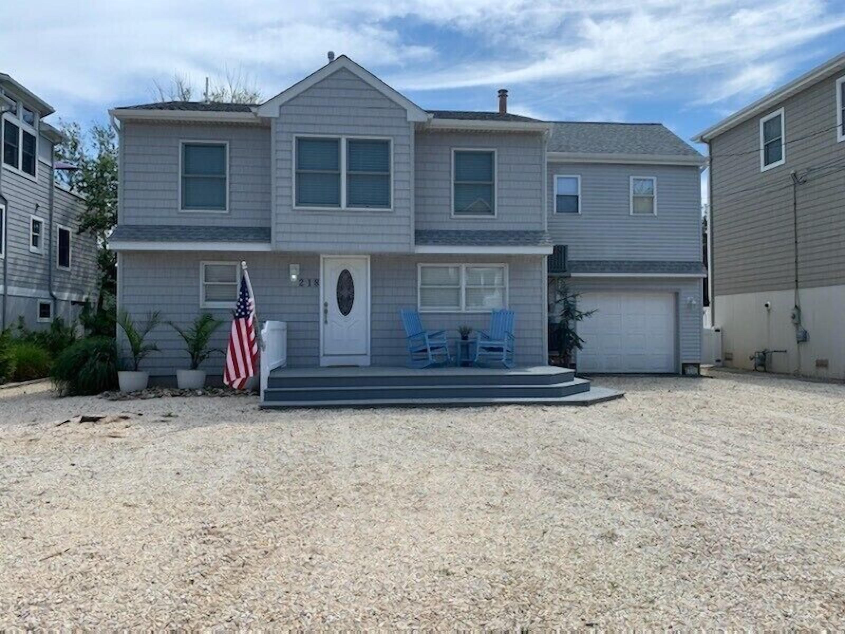 5 Bedroom Surf City Gem - 2 short blocks to the beach and bay views.