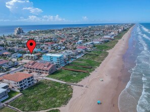 Beach nearby, sun-loungers, beach towels