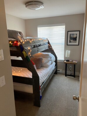 2 bedrooms, free WiFi, bed sheets, wheelchair access