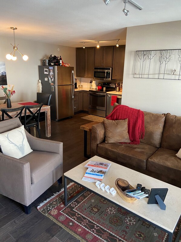 Smart TV, video games, streaming services, stereo