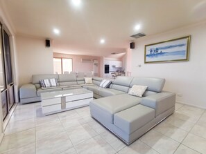 Living area - Moana♥Incredible 180 Degree Ocean View✔Families (Moana)