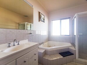 Bathroom - Moana♥Incredible 180 Degree Ocean View✔Families (Moana)