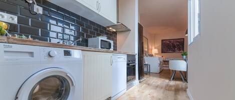 Refrigerador, microondas, horno, placa de cocina