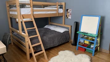 3 soverom, skrivebord, strykejern/-brett og wi-fi