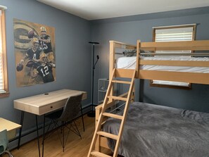 3 bedrooms, desk, iron/ironing board, WiFi