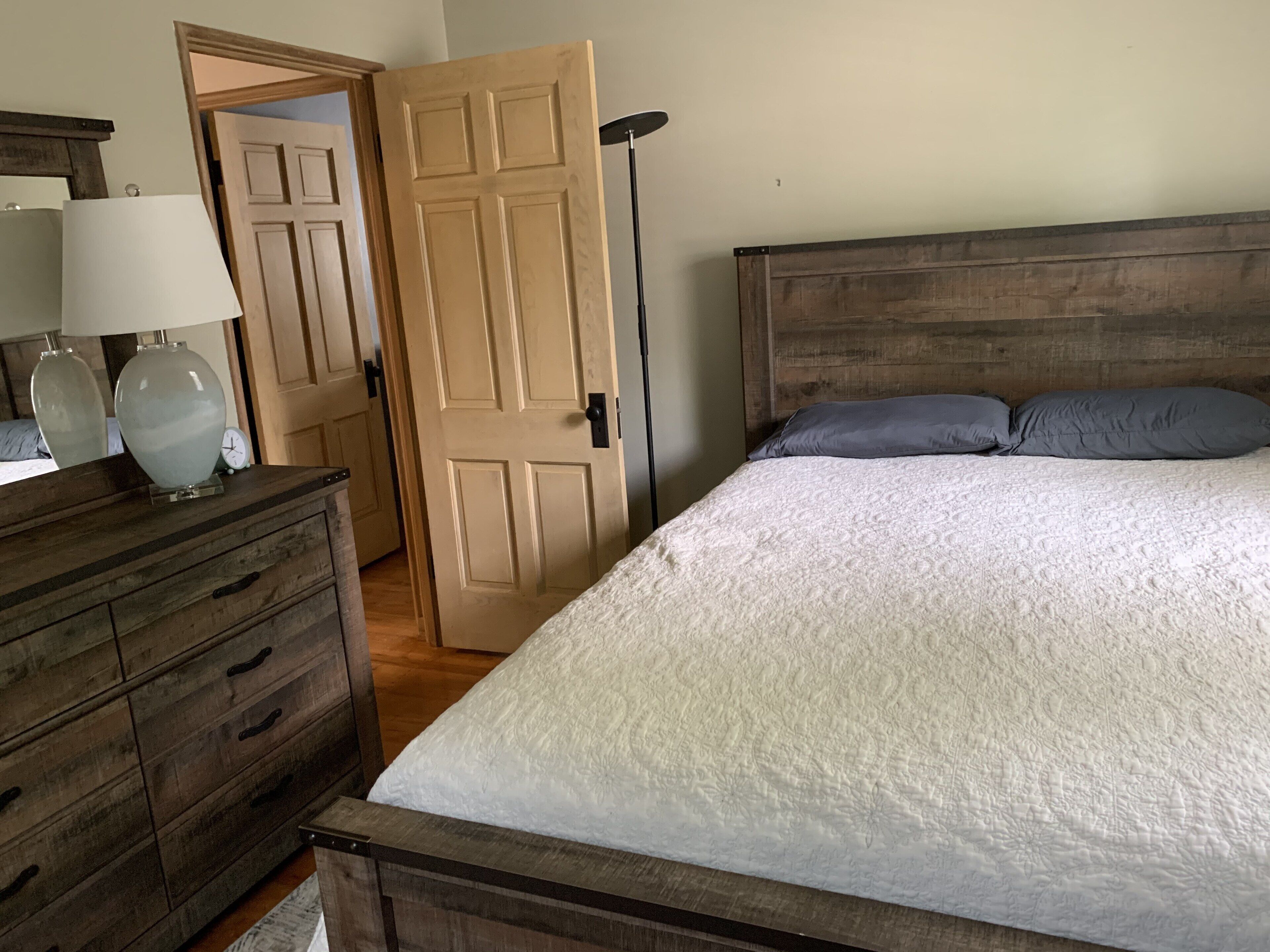 3 dormitorios, escritorio, tabla de planchar con plancha y wifi