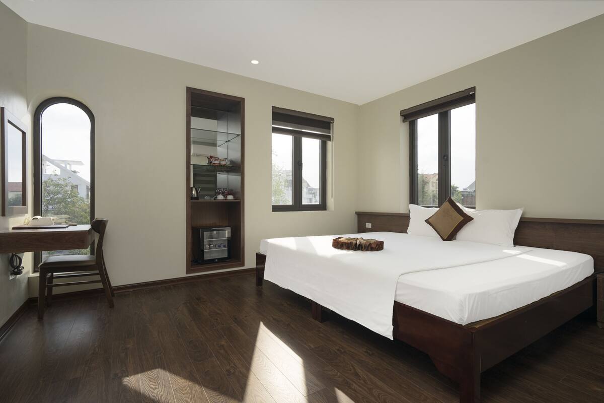 Basic Double Room Single Use | Hypo-allergenic bedding available, pillowtop beds, minibar, desk