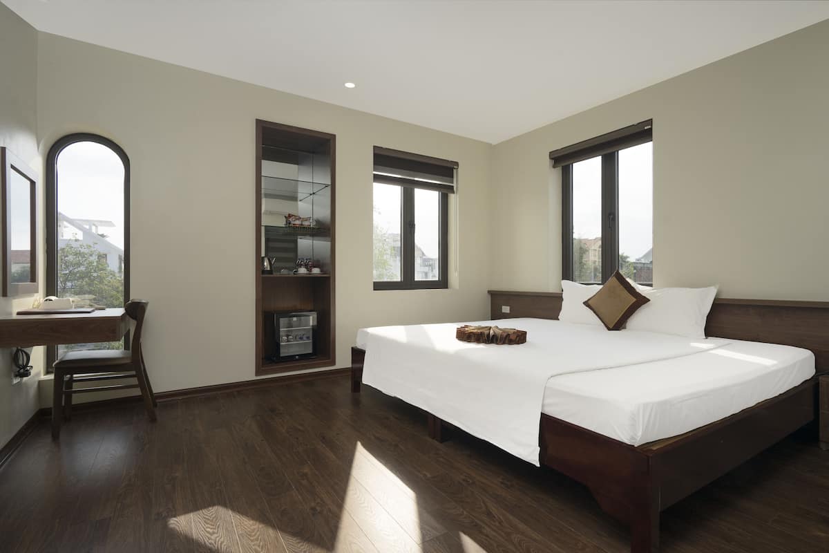 Habitación básica doble de uso individual | Ropa de cama hipoalergénica, camas con pillow-top, minibar y escritorio