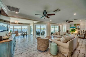 تلفزيون ذكي، مشغل دي في دي، كرة قدم الطاولة، تنس طاولة