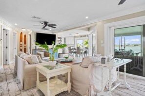 Smart-TV, DVD-Player, Tischfußball, Tischtennisplatte