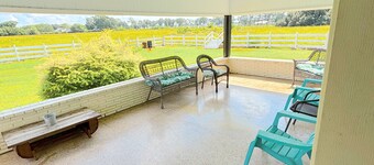 Le Barn Rouge Bed & Breakfast    A Country Living Home in Acadiana