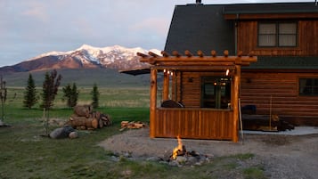 المنشأة من الخارج