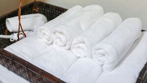Maison (Private Vacation Home) | Équipements de salle de bain | Articles de toilette gratuits, sèche-cheveux, chaussons, savon