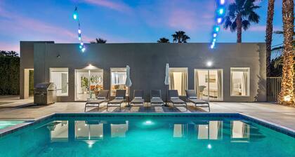 4 sviittiä, joissa on lämmitetty uima-allas, kylpylä, 7 lepotuolia ja vuoristomaisemat!