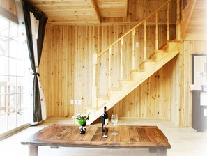 Room (B) | Living area