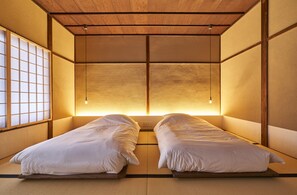 Private Vacation Home | 3 bedrooms, desk, iron/ironing board, free WiFi - Zen (Kyoto)