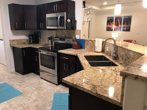 Private 3BR Air-conditioned Home, close to Hilo, Waterfalls Ocean, Volcano