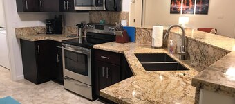 Private 3BR Air-conditioned Home, close to Hilo, Waterfalls Ocean, Volcano