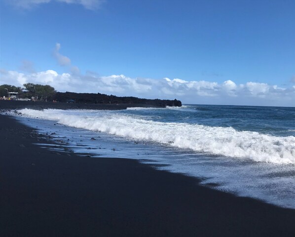 Beach nearby, sun-loungers, beach towels