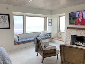 Smart TV, fireplace, ping pong, books - Beach Front Fun! Monthly Rental Rate for a great vacation! (Cayucos)