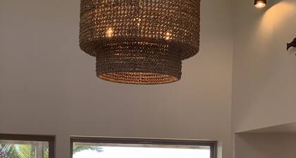 Beach Front Fun! Monthly Rental Rate for a great vacation!